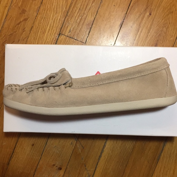 NIB Minnetonka Newport Moccasins in Stone, US 9 - Picture 7 of 8